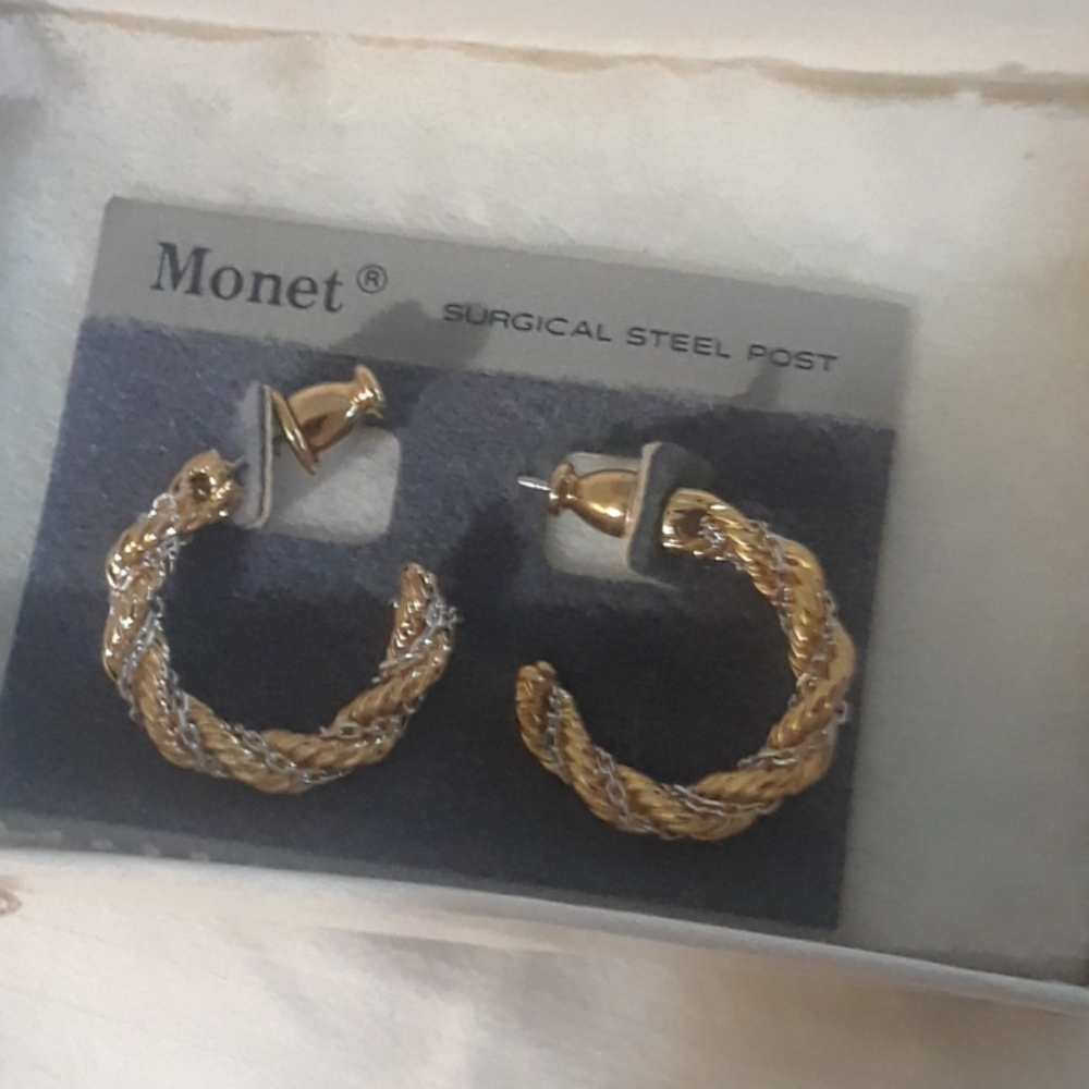 NWOT Monet earrings